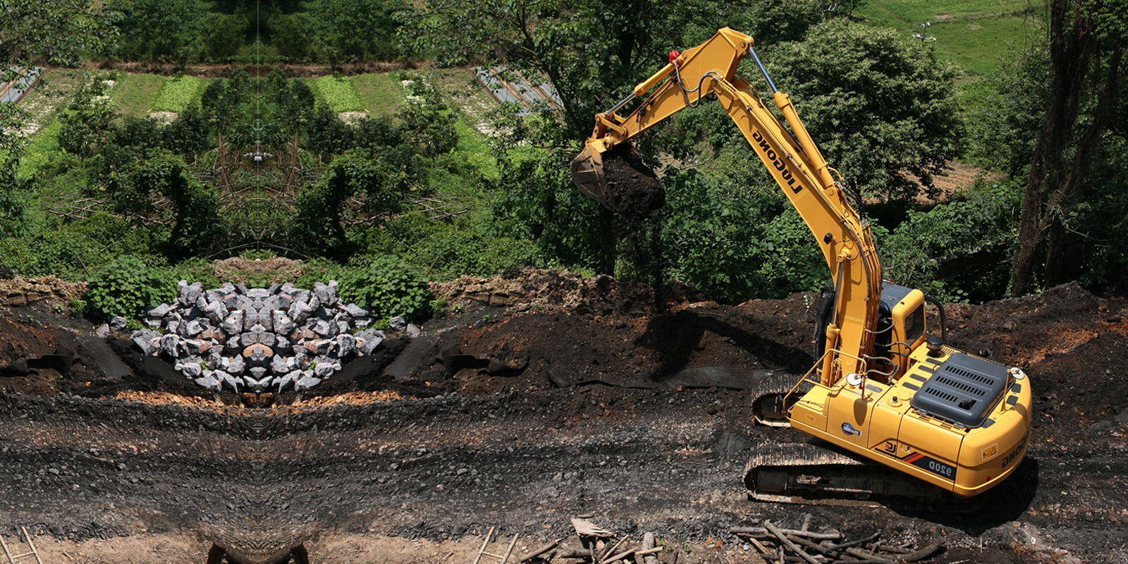 konstruksi-pengaspalan-BACKHOE